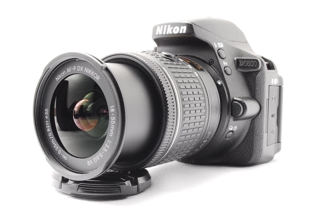 新品級ショット数❤️Nikon D5600 ダブルレンズ Wi-Fi 初心者