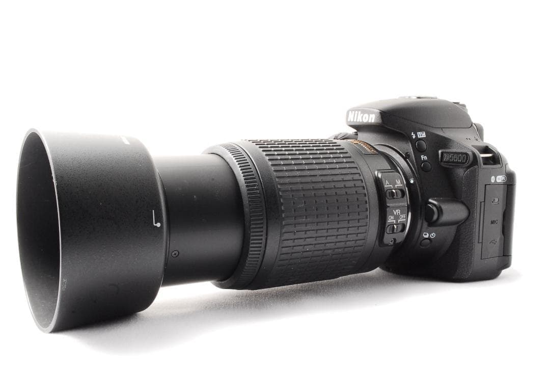 新品級ショット数❤️Nikon D5600 ダブルレンズ Wi-Fi 初心者