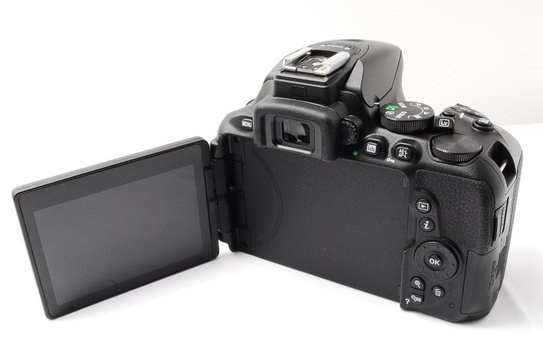 新品級ショット数❤️Nikon D5600 ダブルレンズ Wi-Fi 初心者
