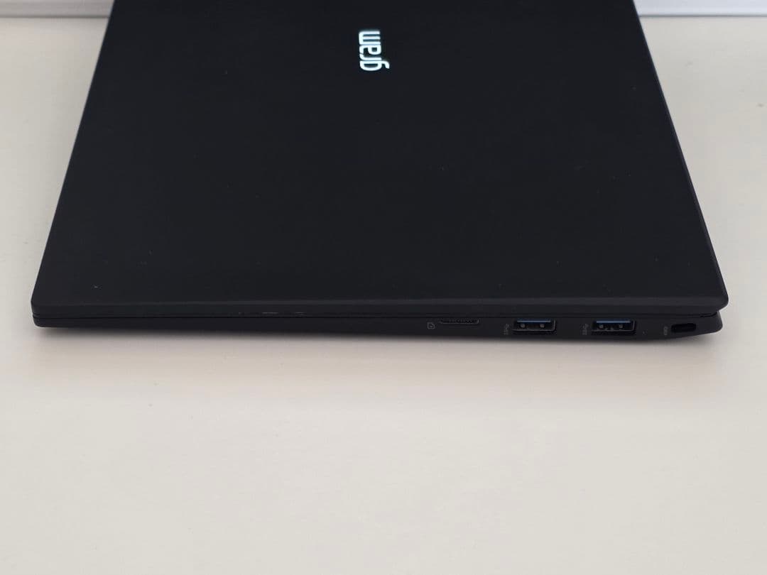 LG gram14 999g超軽量 31時間駆動11世代i5 SSD512G