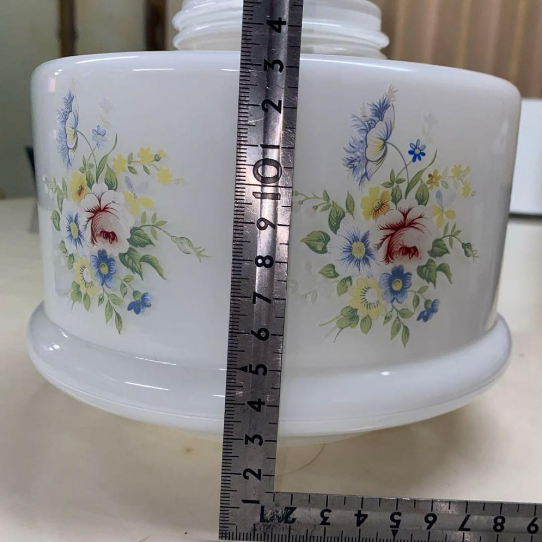 [匿名配送]昭和レトロ　ガラスシェード　乳白色　ミルクガラス　花柄　プレスガラス