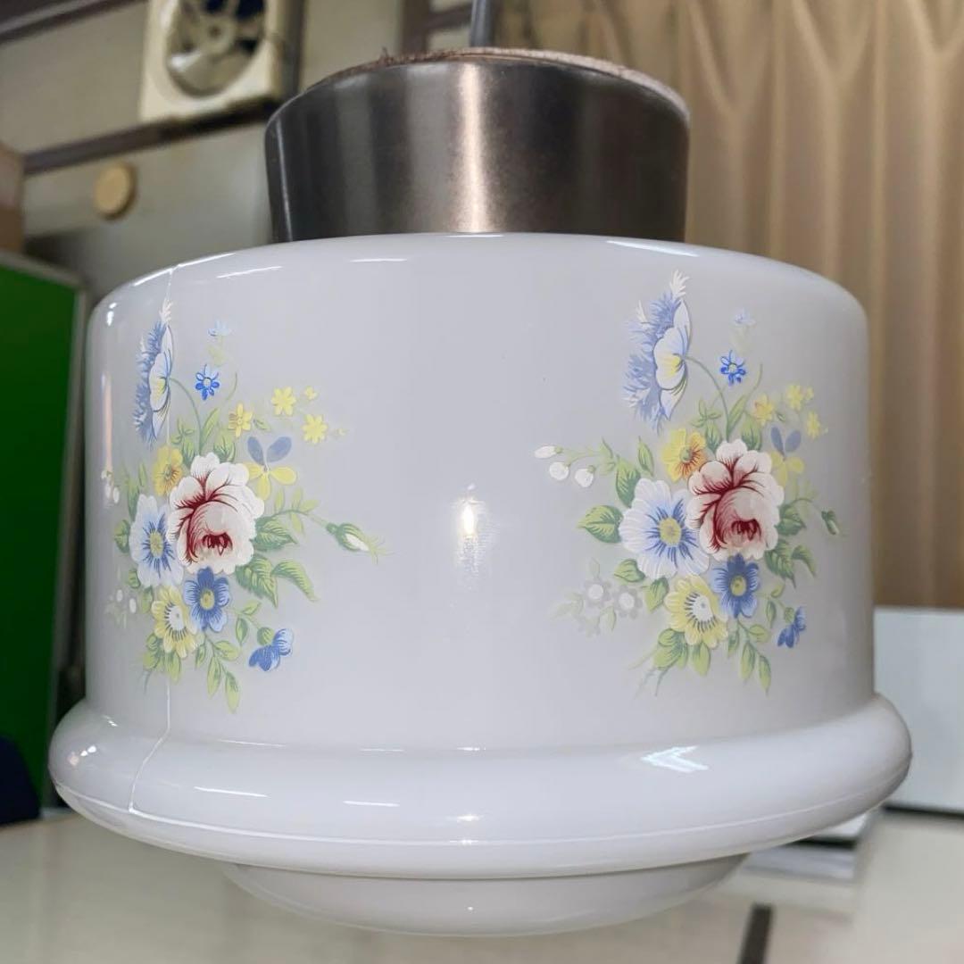 [匿名配送]昭和レトロ　ガラスシェード　乳白色　ミルクガラス　花柄　プレスガラス