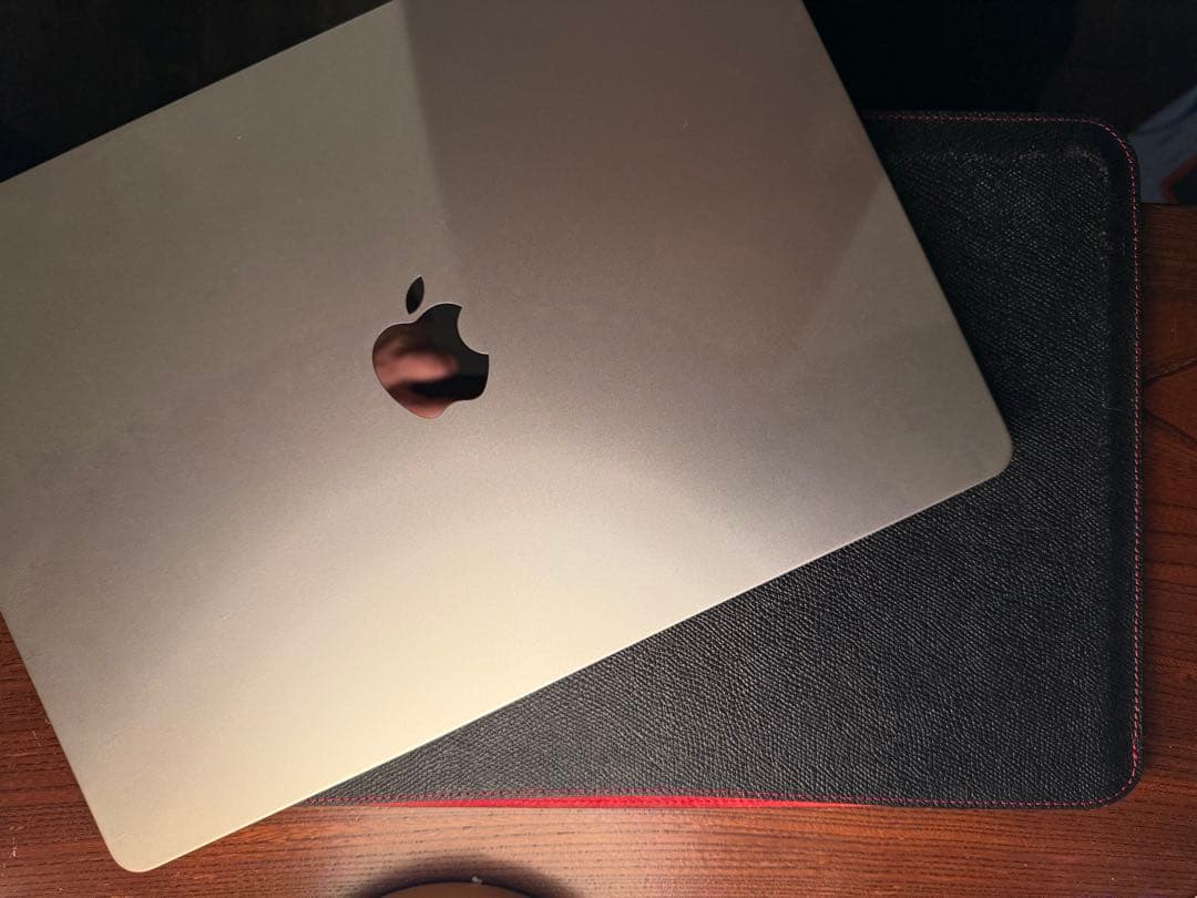 レザーケース付きMacBook Air M2 15.3 256GB/8GB