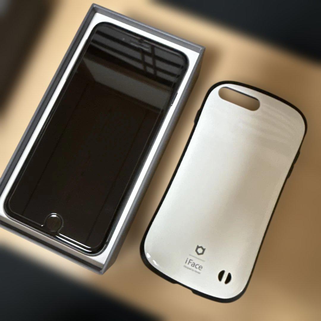 iPhone8Plus 64GB スペースグレーSIMフリーi Faceケース付