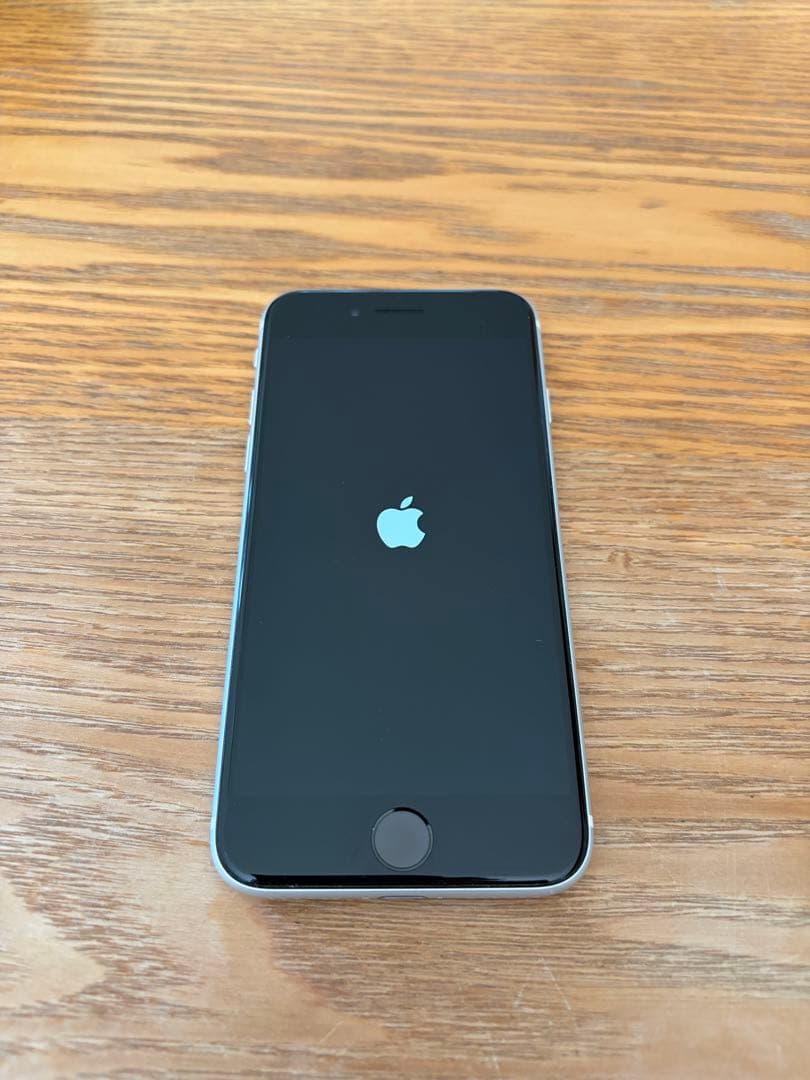ま*こ様 Apple iPhone SE (第2世代) ホワイト
