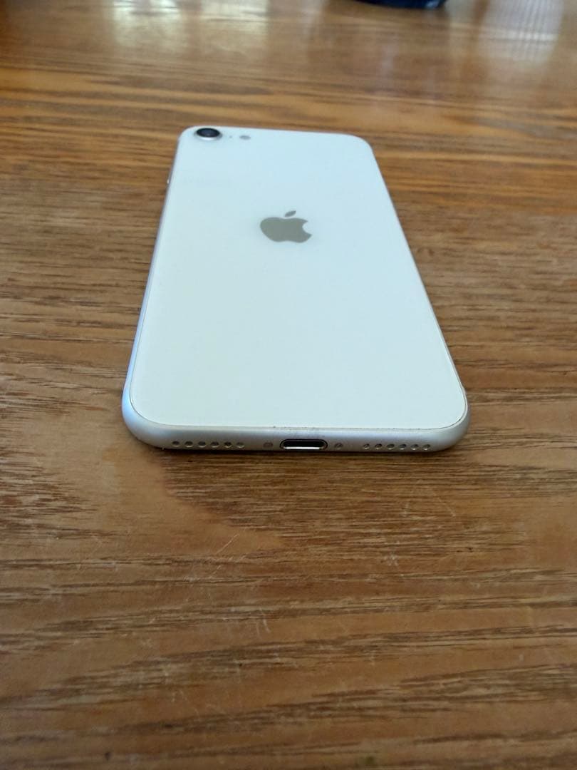 ま*こ様 Apple iPhone SE (第2世代) ホワイト