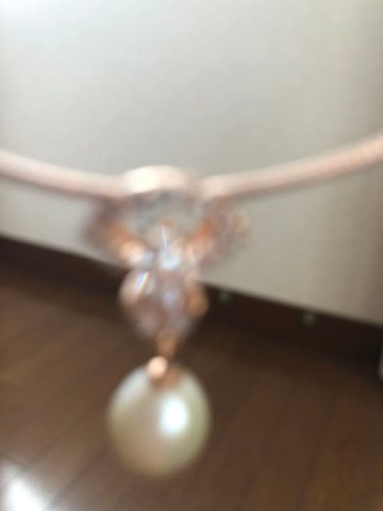 ピンクゴールドのワイヤーパールネックレス