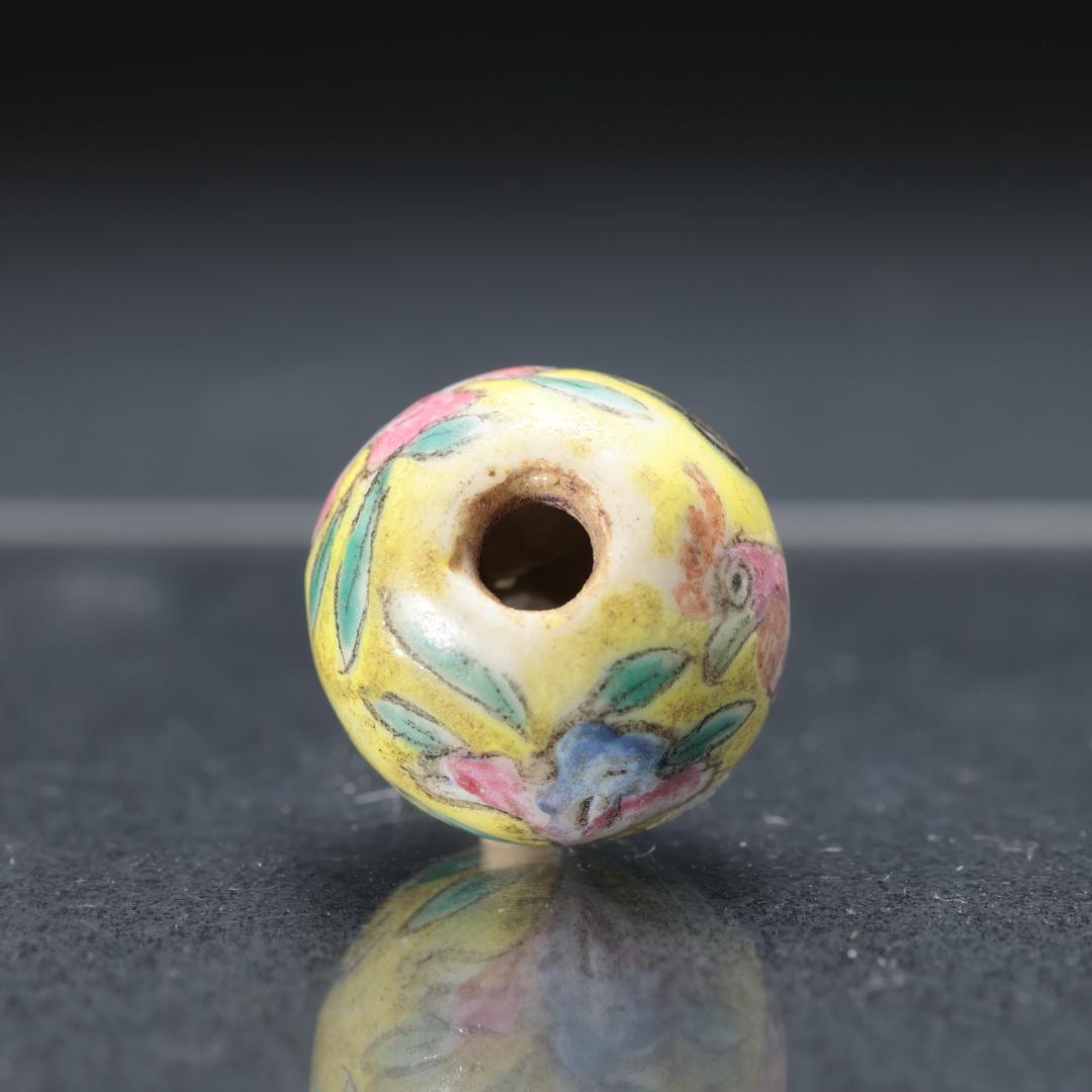 緒締め玉　陶磁器製　鶏と花　骨董　胴乱　印籠　R1451