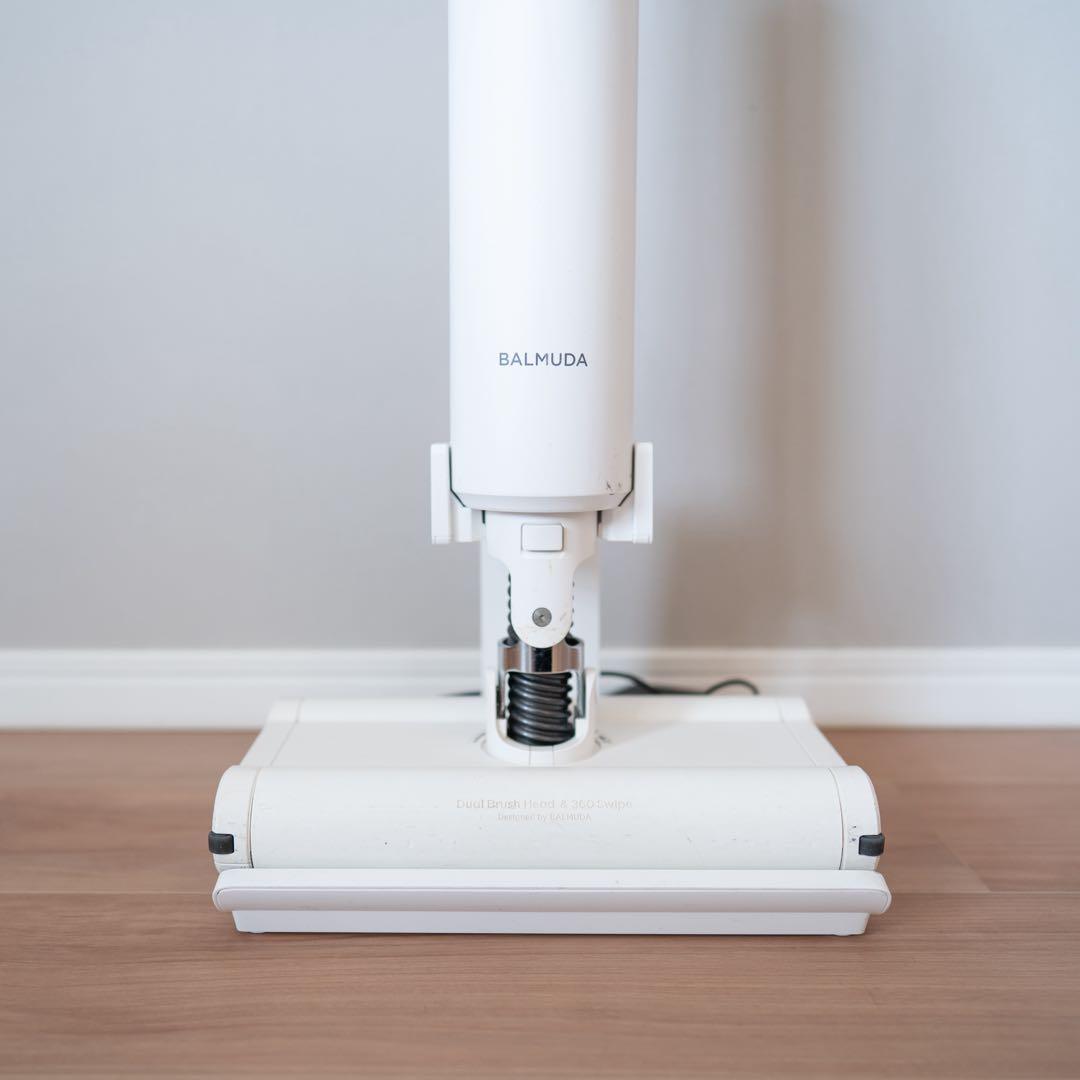 BALMUDA スティッククリーナー本体 ホワイト　バルミューダ　掃除機