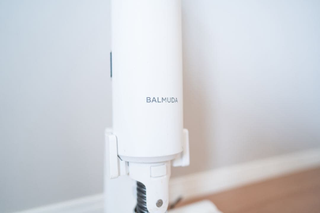 BALMUDA スティッククリーナー本体 ホワイト　バルミューダ　掃除機