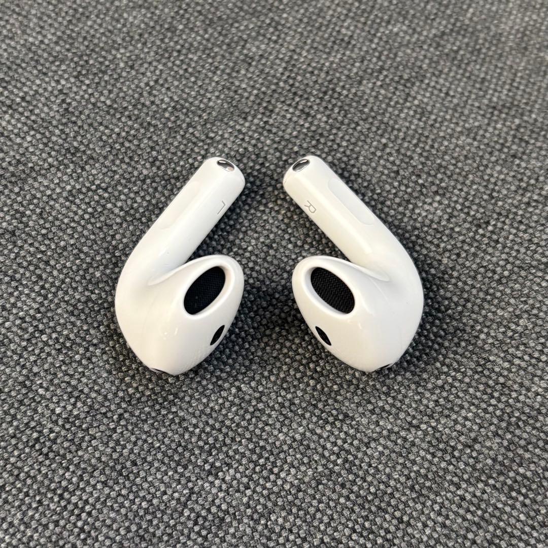 Apple AirPods 4 アクティブノイズ キャンセリング搭載 (ANC)