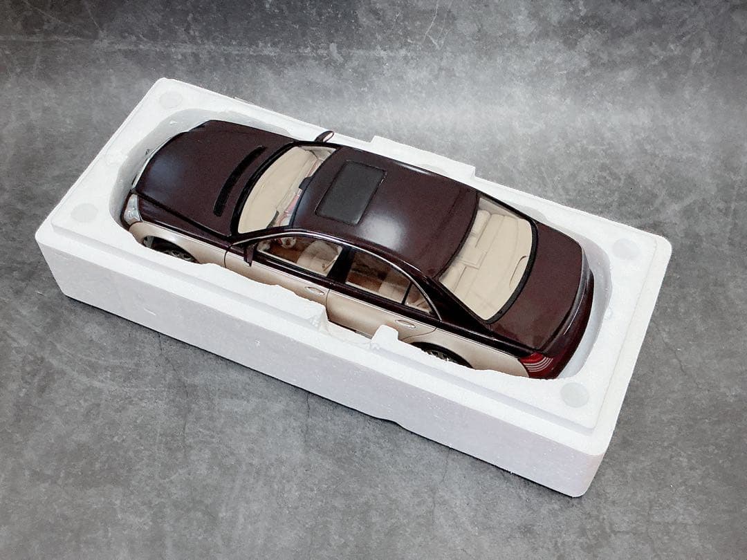 ミニカー AUTOart Mercedes Maybach 57 1/18