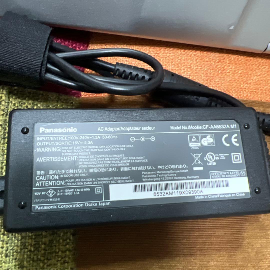 Panasonic レッツノート　CF-SV8ノートパソコン AC付き