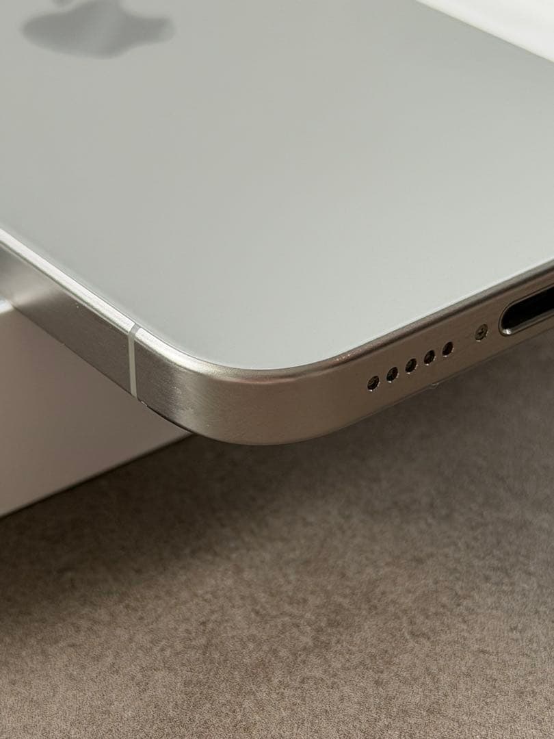 iPhone 15Pro ナチュラルチタニウム　128GB