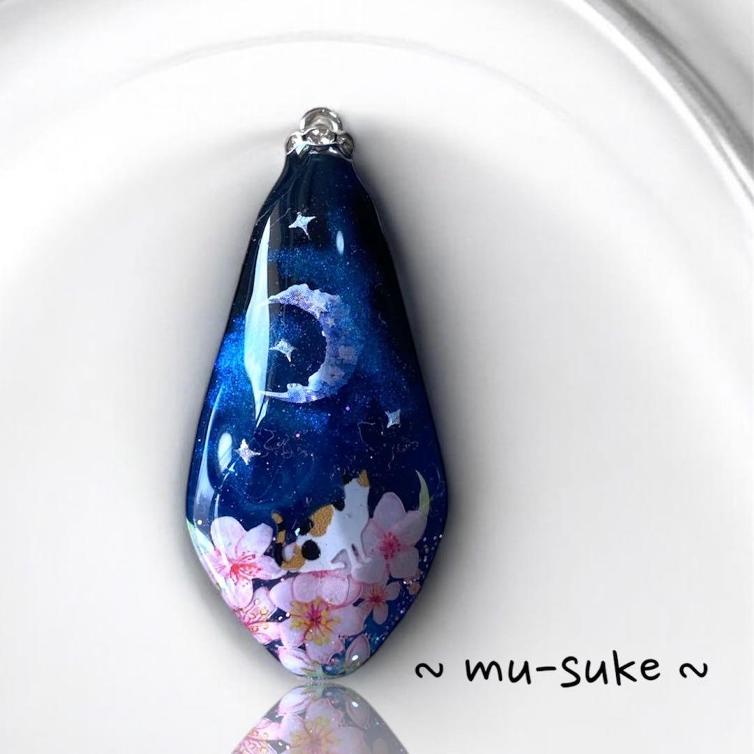 〜fairy様〜新作　天然石　ムーンレジンネックレス　【羽猫】