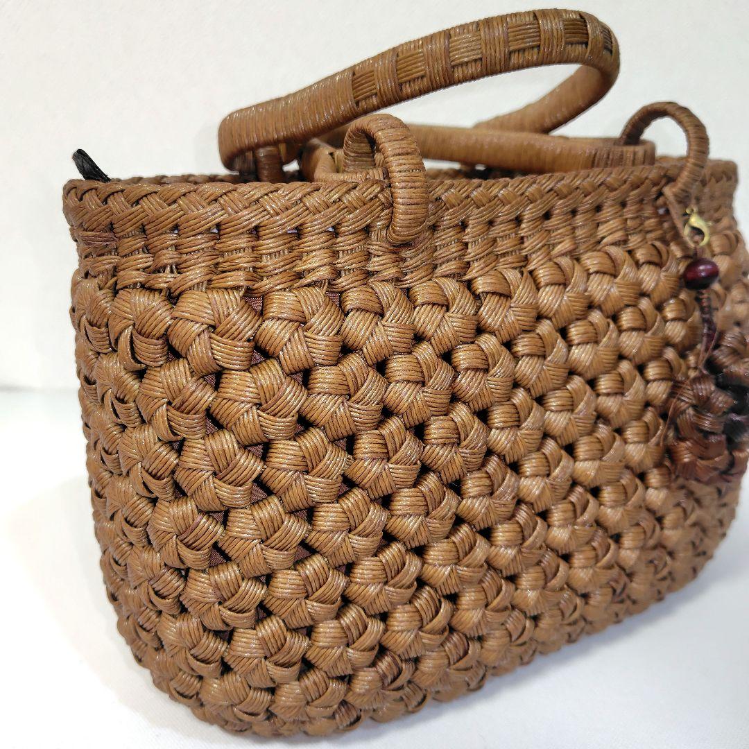 クラフトで作った山葡萄風コロンとした柿渋染めかごバッグ（チャーム付）