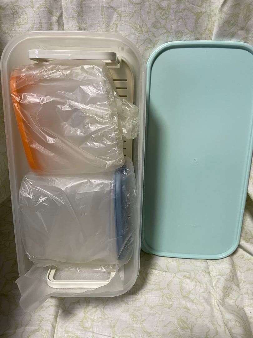 タッパーウェア　保存容器3点セット　新品　未使用　おまけ付き