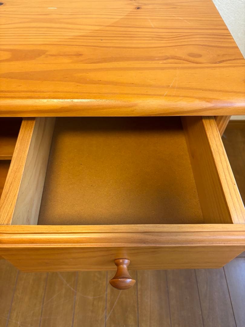 DANVES（ダンベス）社のスペイン製 のテレビ台　横90×奥行40×70cm