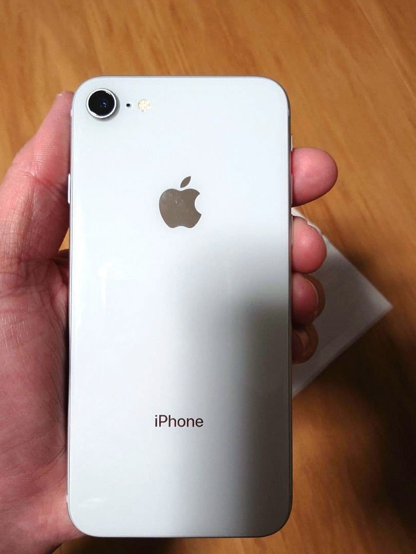 P*h様 【美品/付属品完備】iPhone 8 Silver 64GB SIMフ
