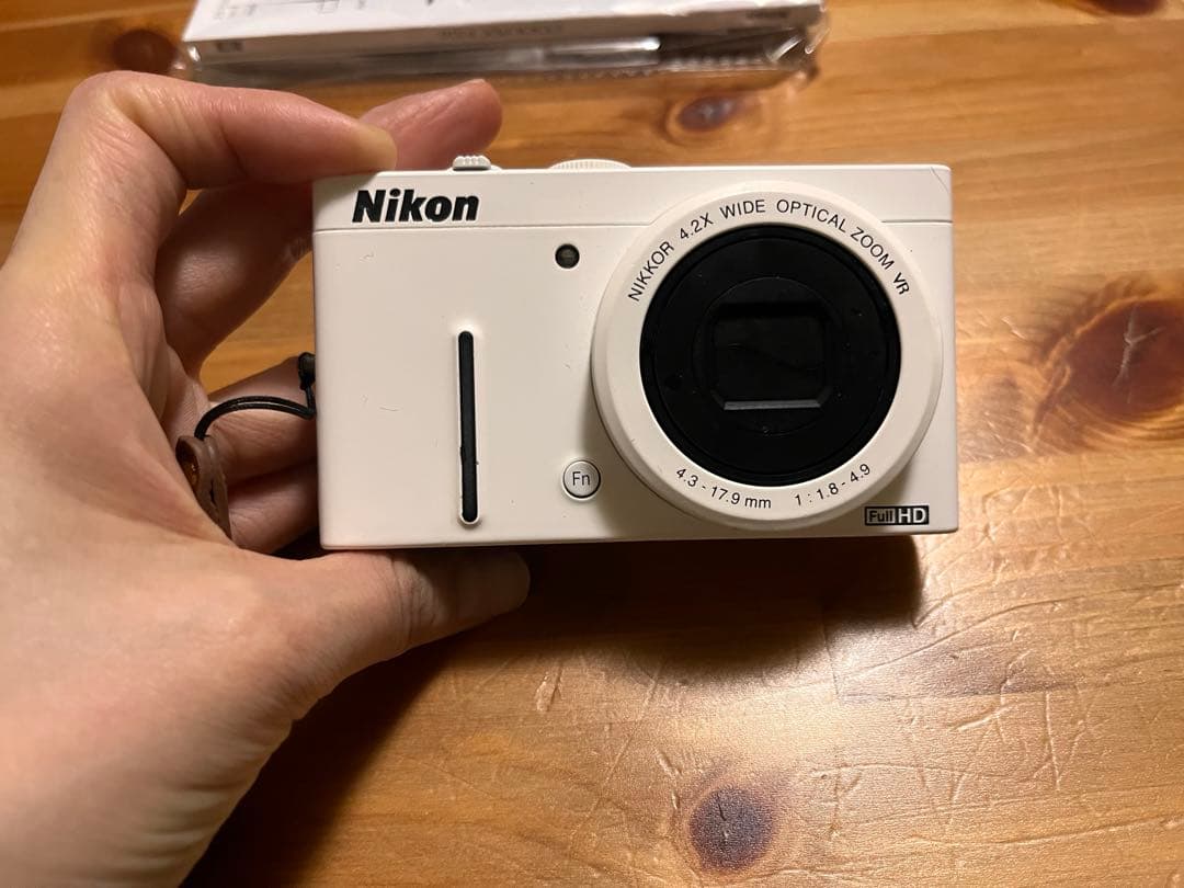 Nikon COOLPIX P310 ホワイト　ショルダーカメラバック付き