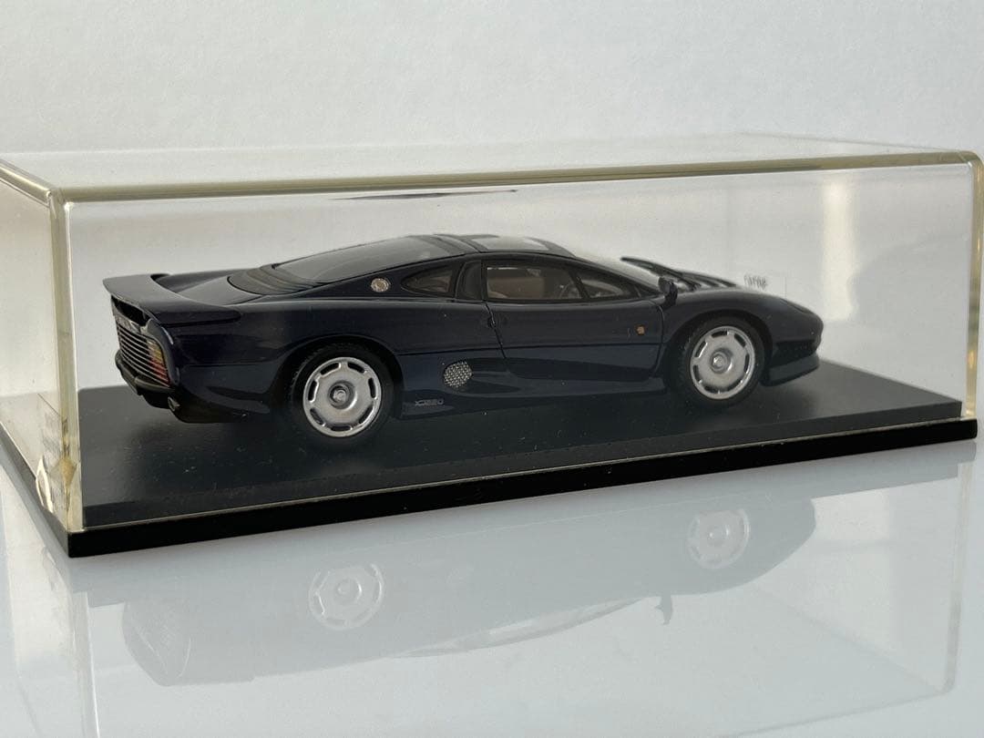 Spark Jaguar XJ220 ミニカー 1/43