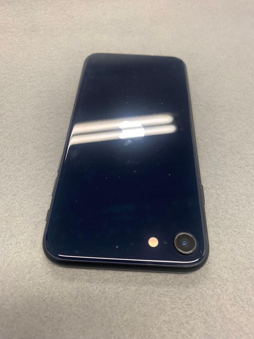 美品　国内版　SIMフリー　iPhoneSE-3 128GB ミットライト色