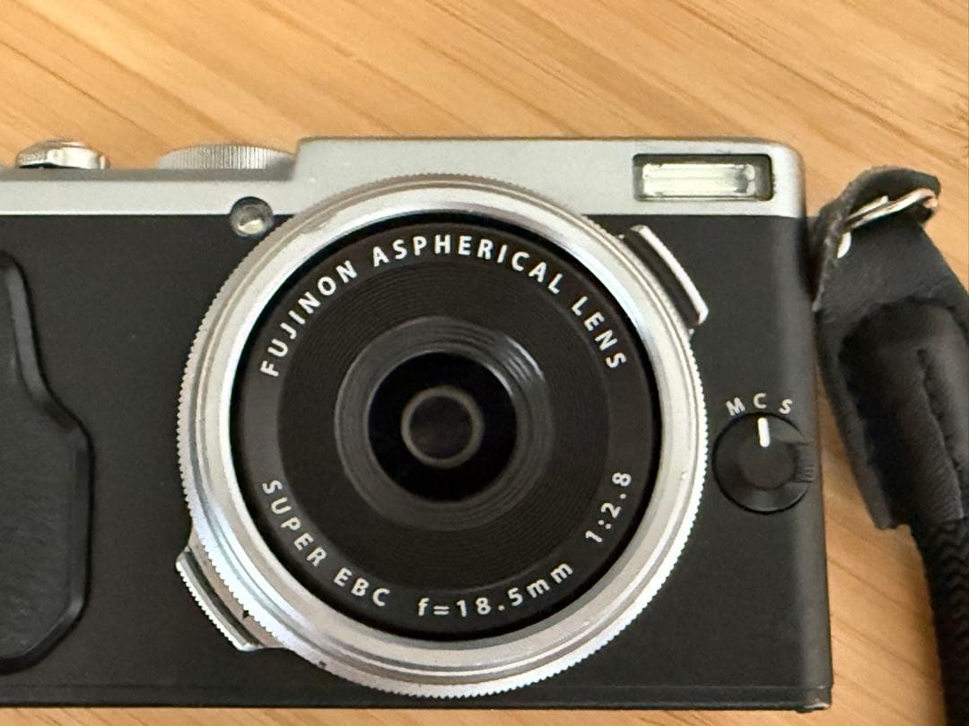 Fujifilm X70 富士フイルム カメラ