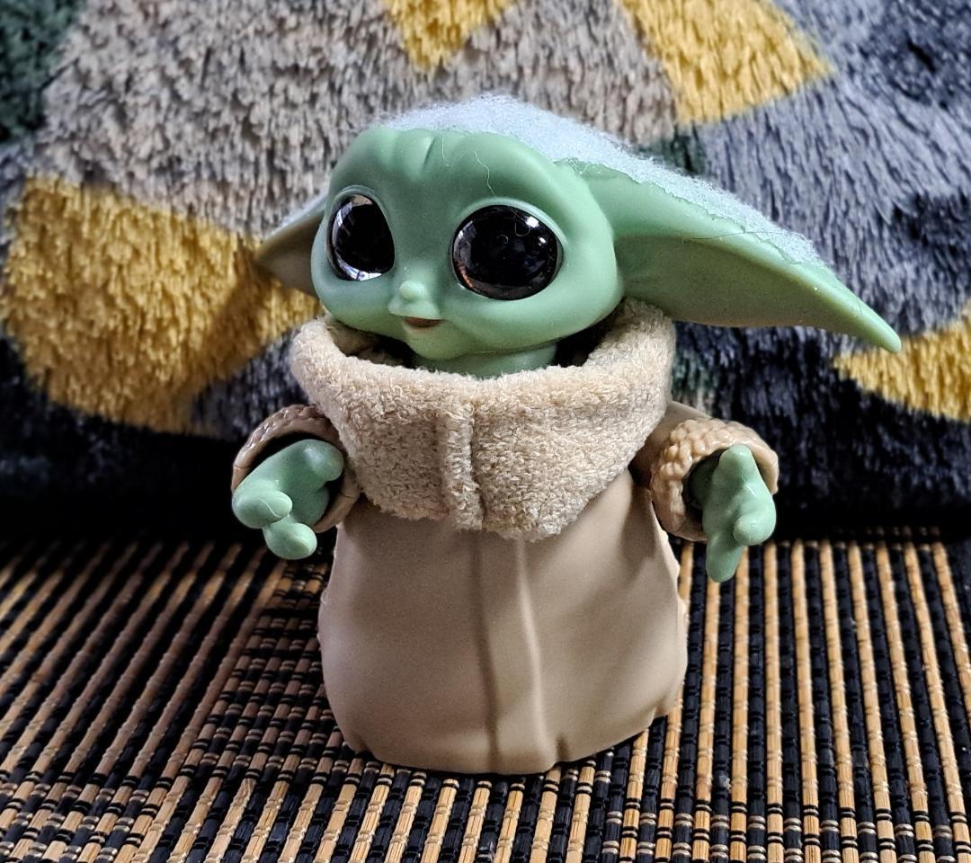 新品未開封　おしゃべりしたり身体が動くグローグー フィギュアとスピーダーセット