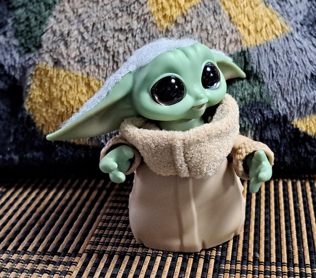 新品未開封　おしゃべりしたり身体が動くグローグー フィギュアとスピーダーセット