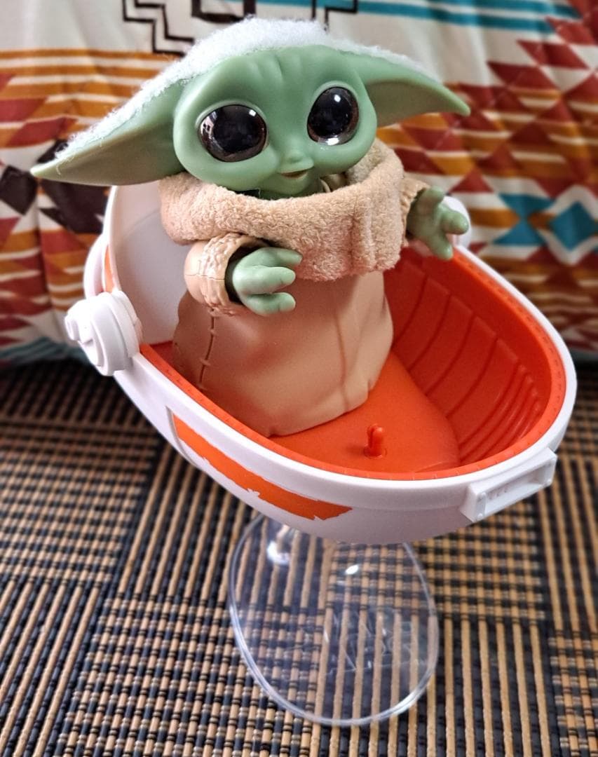 新品未開封　おしゃべりしたり身体が動くグローグー フィギュアとスピーダーセット