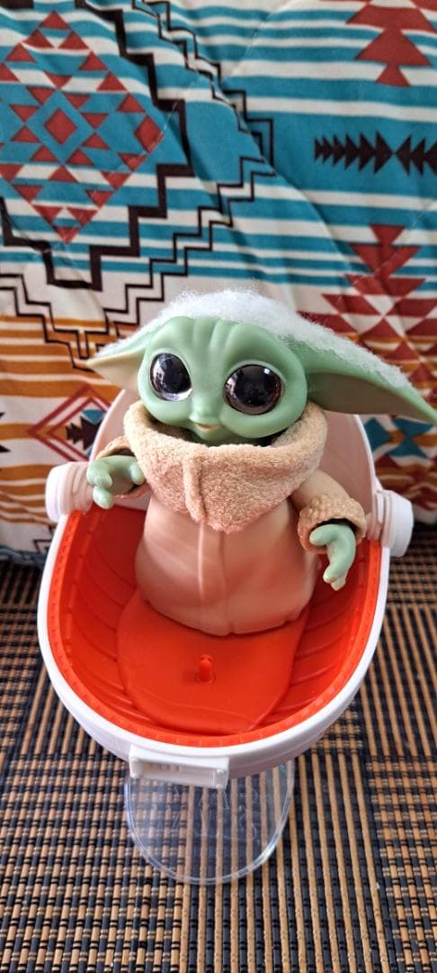 新品未開封　おしゃべりしたり身体が動くグローグー フィギュアとスピーダーセット