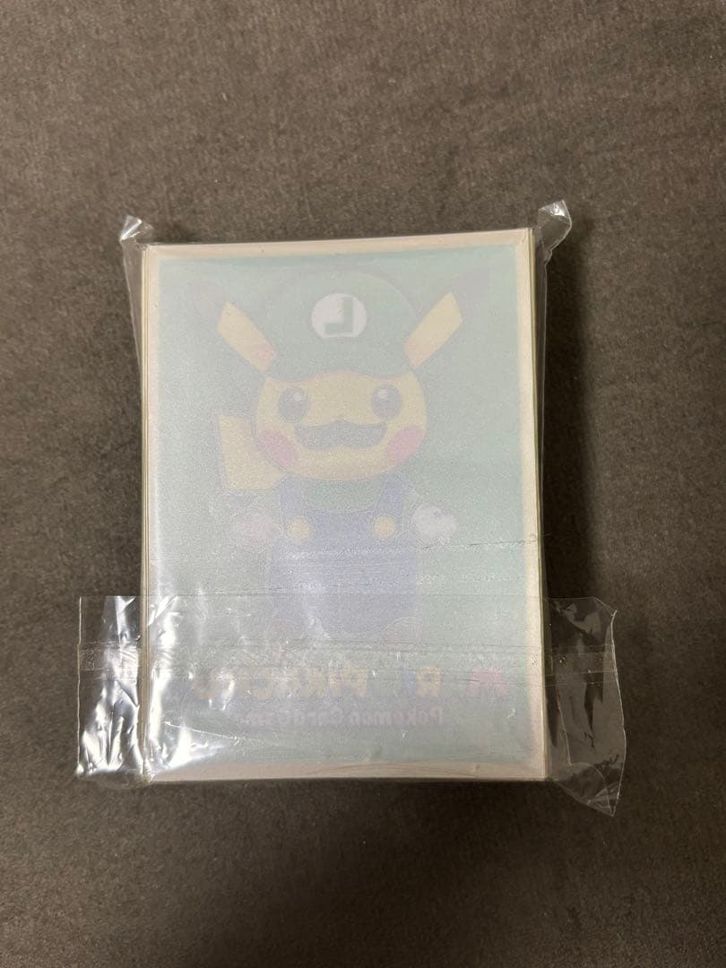 【希少】ルイージピカチュウ スリーブ　デッキシールド