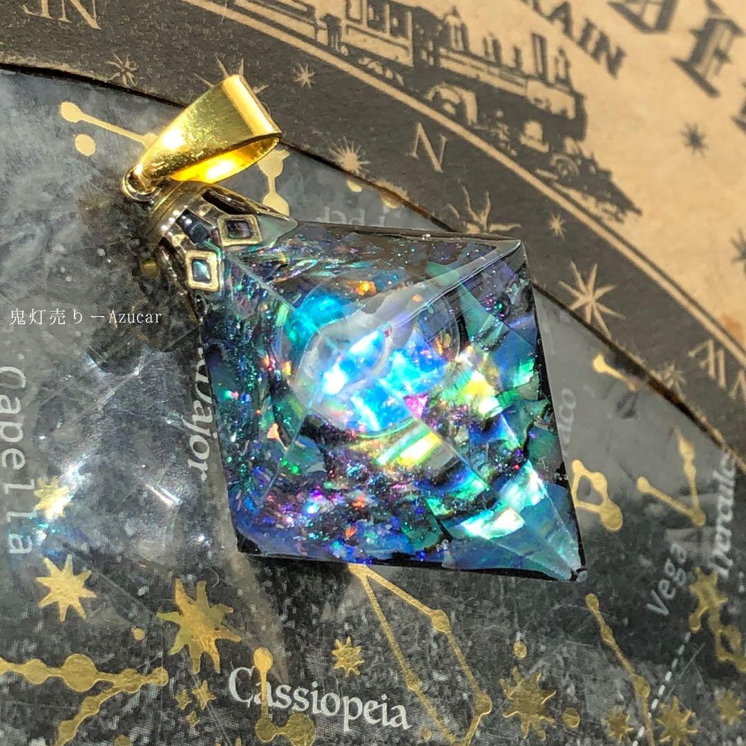 月の涙を集めて 宇宙レジン 八面体フローライト 蓄光ネックレス