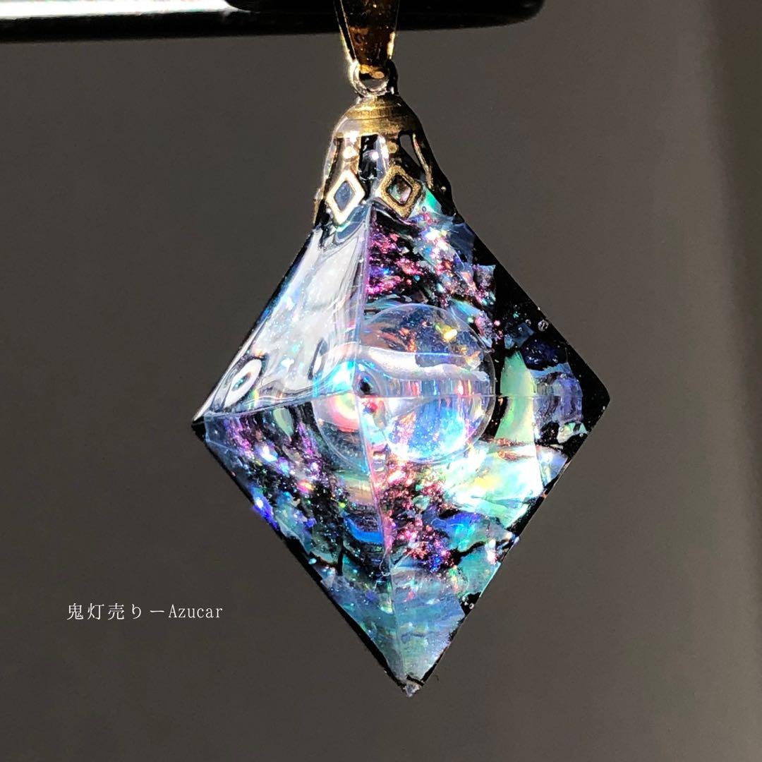 月の涙を集めて 宇宙レジン 八面体フローライト 蓄光ネックレス