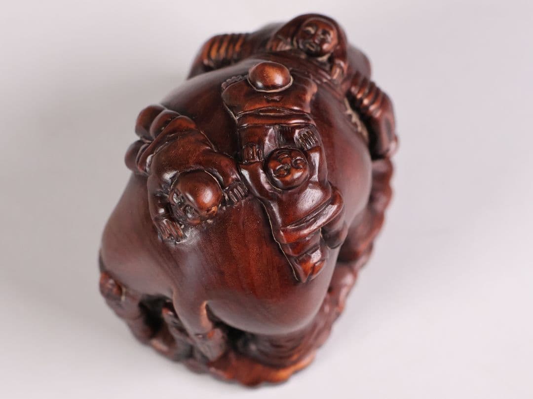 木製 提物 根付 在銘 日昇 象と唐子 ゾウ 人物 彫刻【MB302】