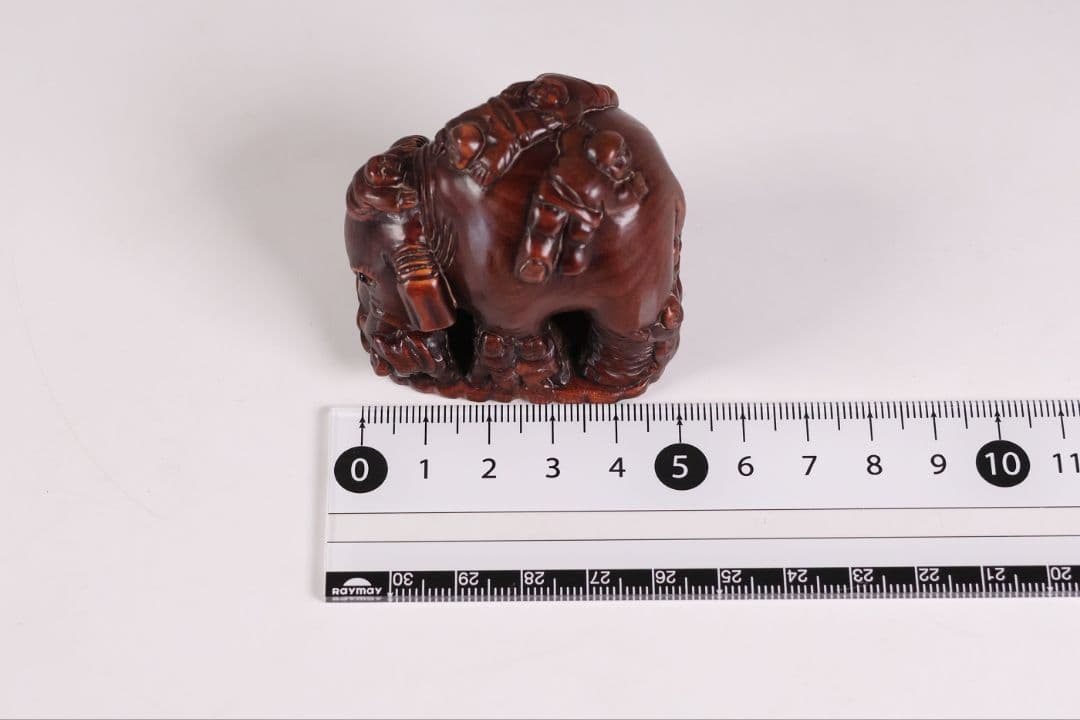 木製 提物 根付 在銘 日昇 象と唐子 ゾウ 人物 彫刻【MB302】