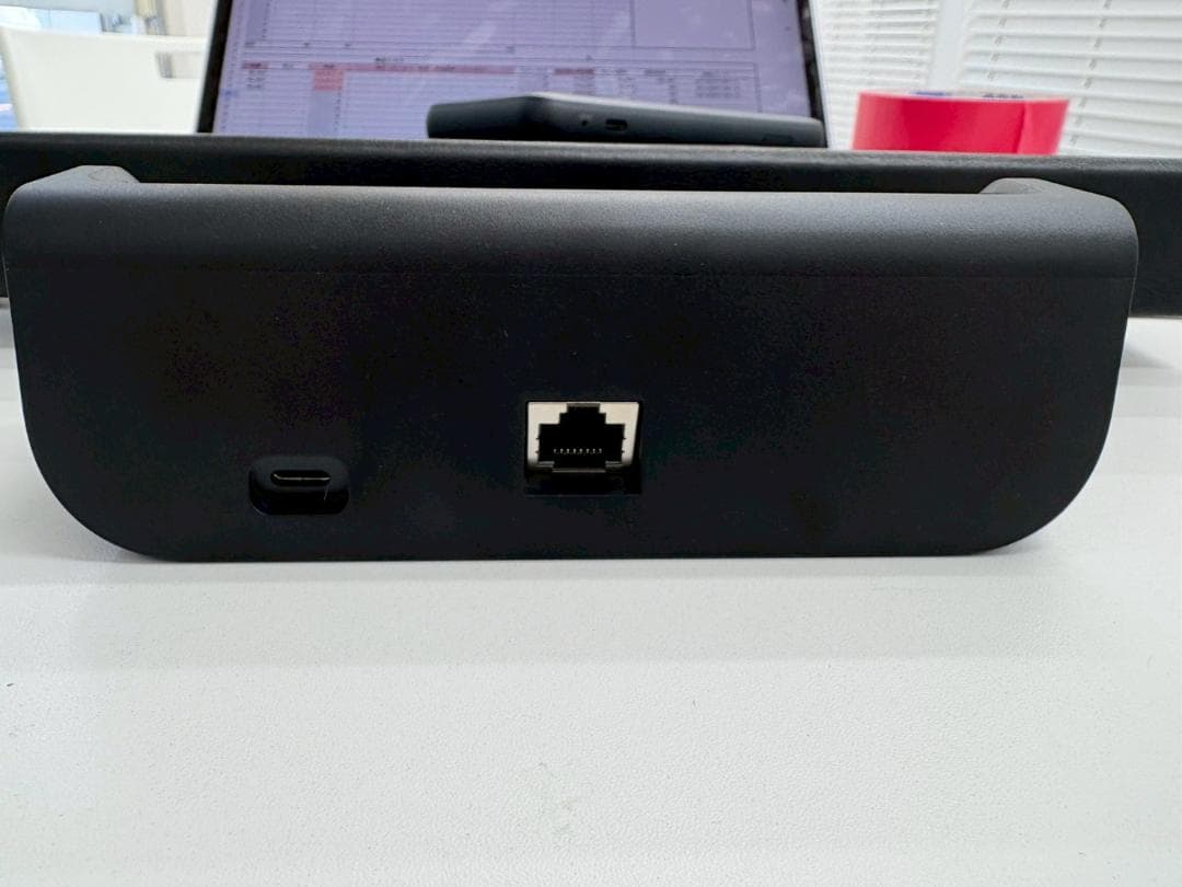 Speed Wi-Fi 5G モバイルルーターとドックセット