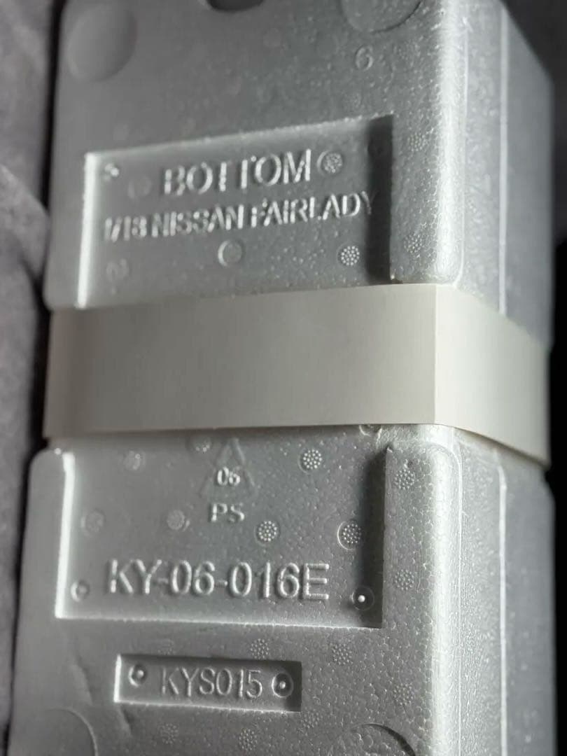 1/18 日産 フェアレディ Z-L S30 ホワイトパールクリスタル シャイン