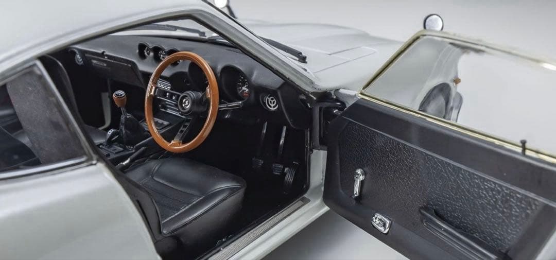 1/18 日産 フェアレディ Z-L S30 ホワイトパールクリスタル シャイン