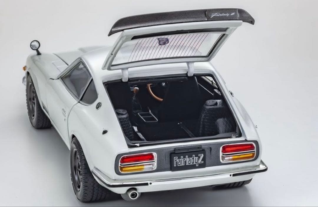 1/18 日産 フェアレディ Z-L S30 ホワイトパールクリスタル シャイン