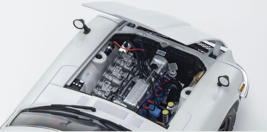 1/18 日産 フェアレディ Z-L S30 ホワイトパールクリスタル シャイン