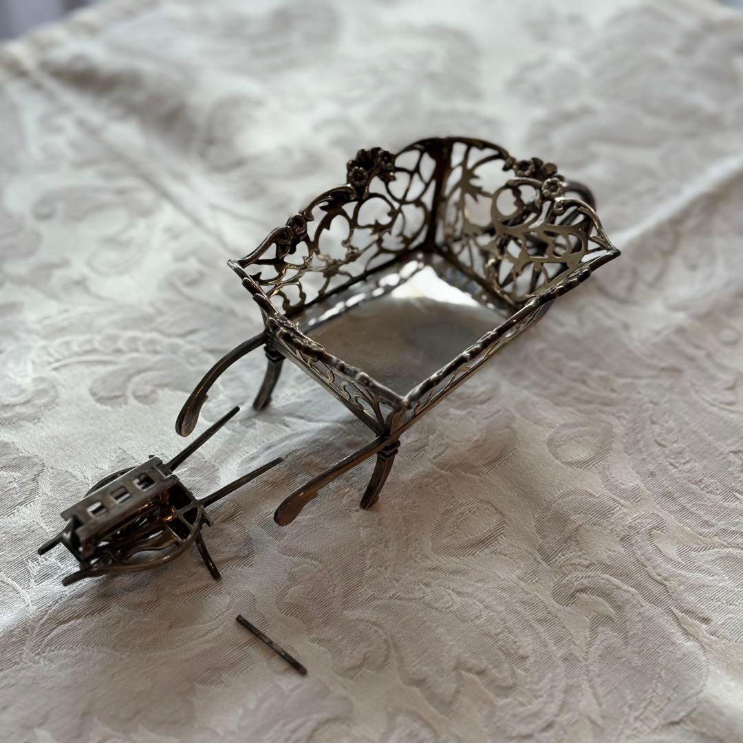 純銀の置物(お菓子入れ)