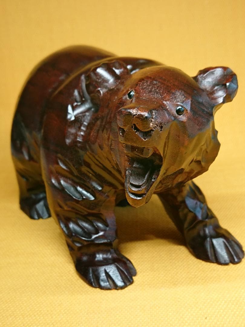 【美品】クマ　熊　ガラス目　木彫　置物　インテリア　工芸品　美術品　A1236