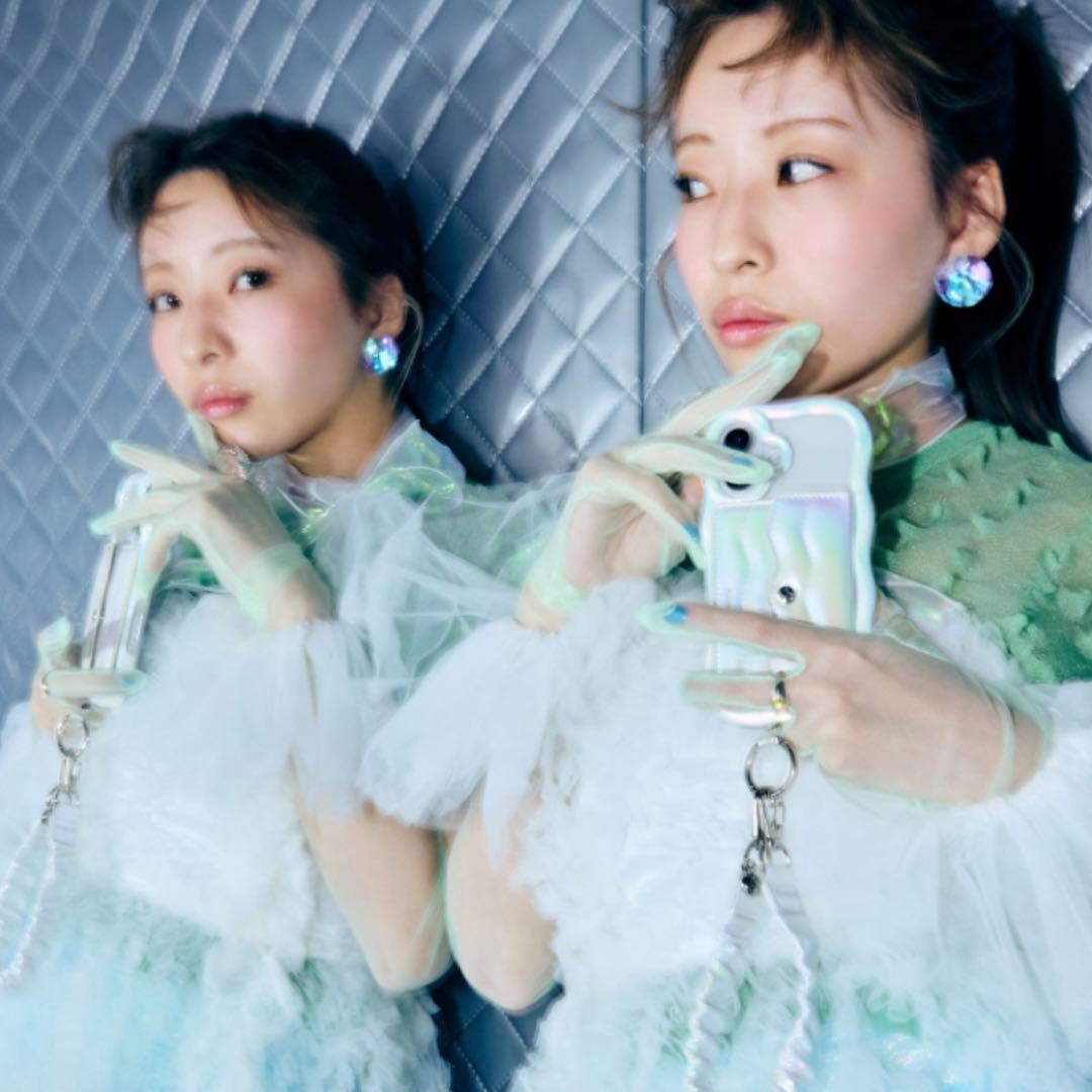 iFace BeBling iPhone 15/14/13用ケース+ストラップ
