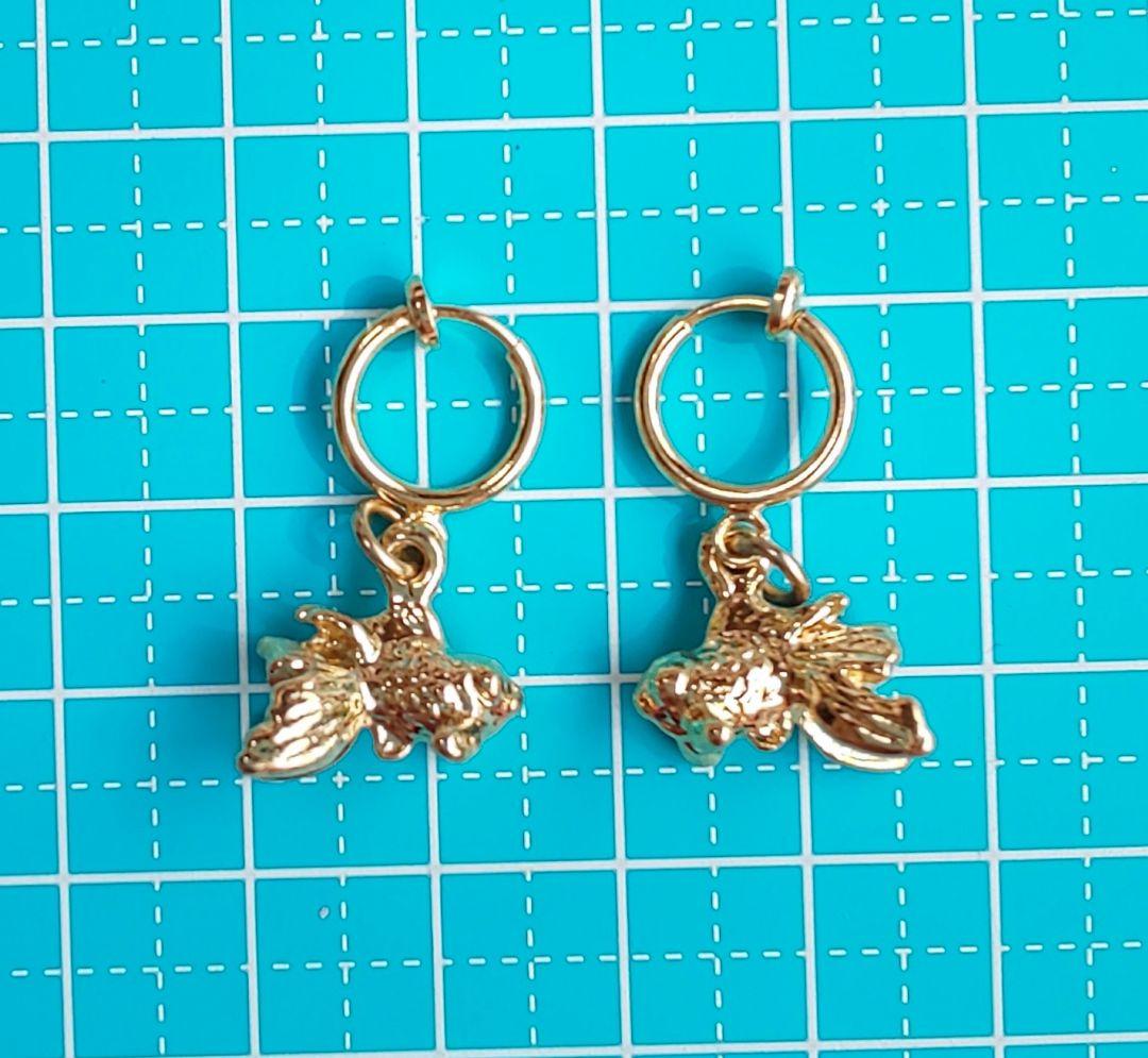 HM　フープイヤリング　ノンホールピアス　ゴールド　フィッシュ　金魚