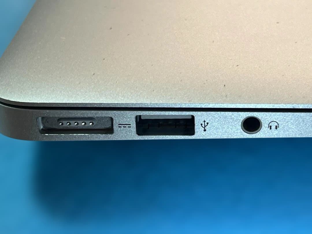 MacBook Air 13インチ Early 2014 本体　電池交換済