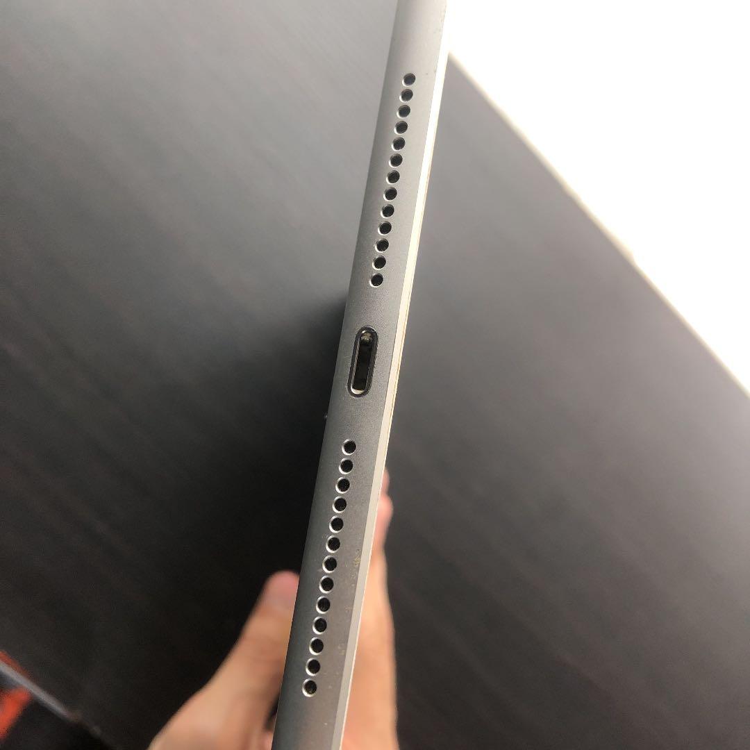 iPad(第5世代) 32GB Silver本体のみ