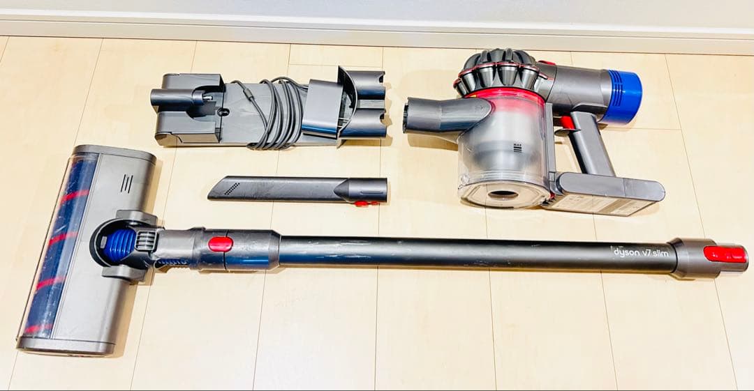 ⭐︎Dyson ダイソンV10 掃除機 本体と付属品⭐︎