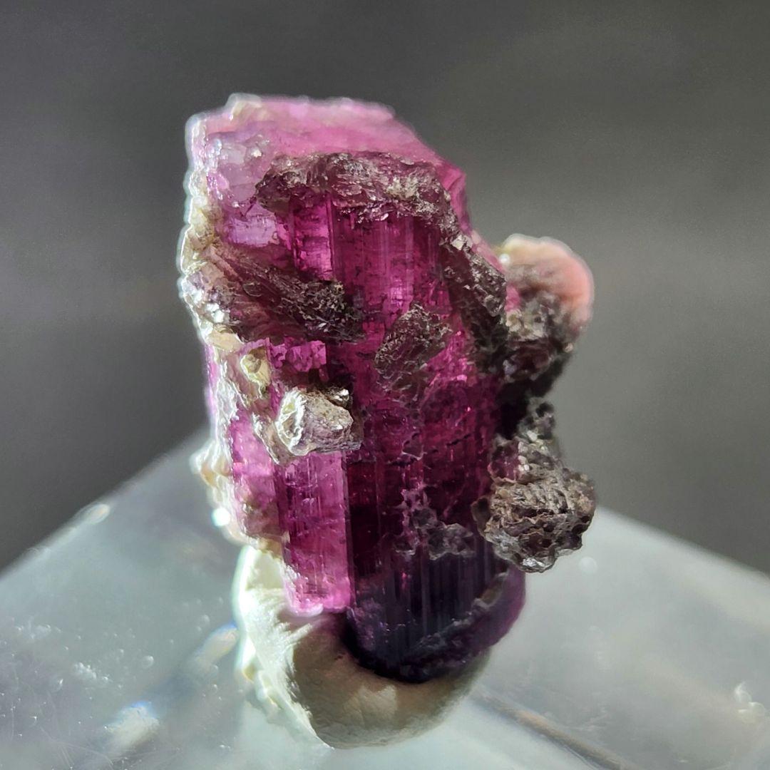 トルマリン(ルベライト) ＆マイカ(雲母) 共生原石