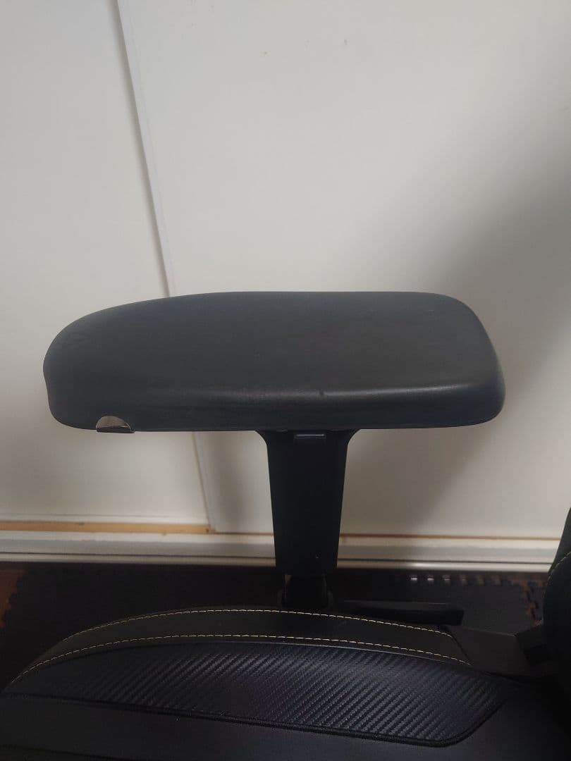 Secret Lab ゲーミングチェア ダークナイト